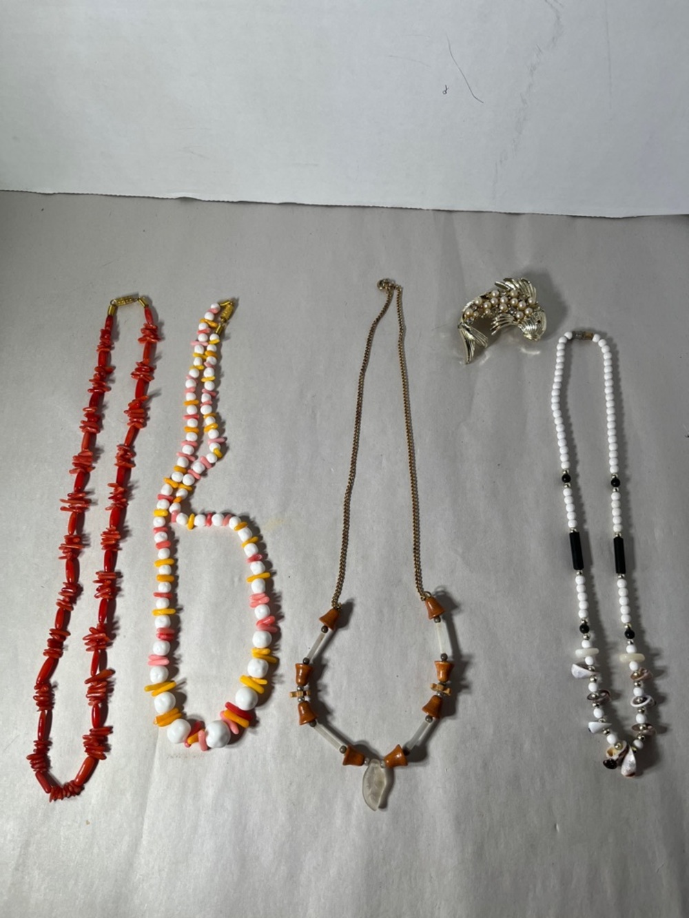 Vintage Jewelry Bundle 5 pc Beaded necklaces and Faux Pearl Brooch Retro